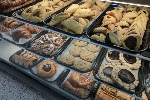 Molly's Bakery & Ice Cream photo 1
